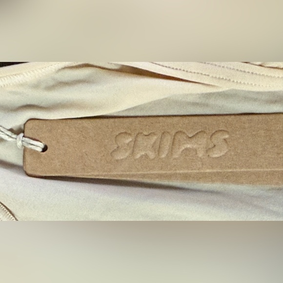 Skims Fits Everybody Lace Slip Dress Sand 4X NWT ***DISCOUNTED SHIPPING*** - Picture 4 of 5